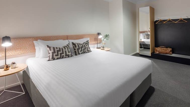 Oaks Perth Hotel Deluxe Studio Room Image