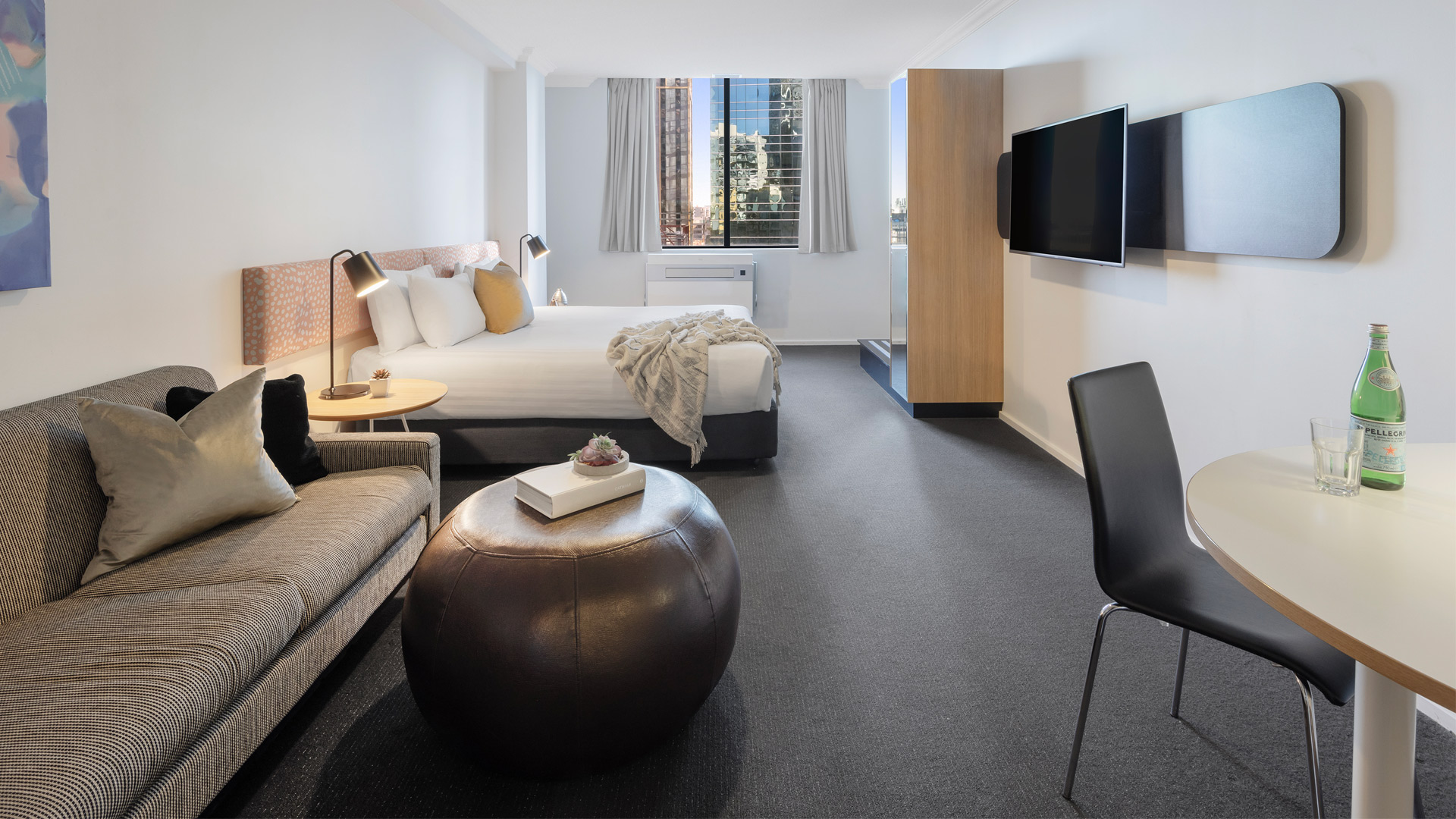 Oaks Perth Hotel Studio City View Room Image